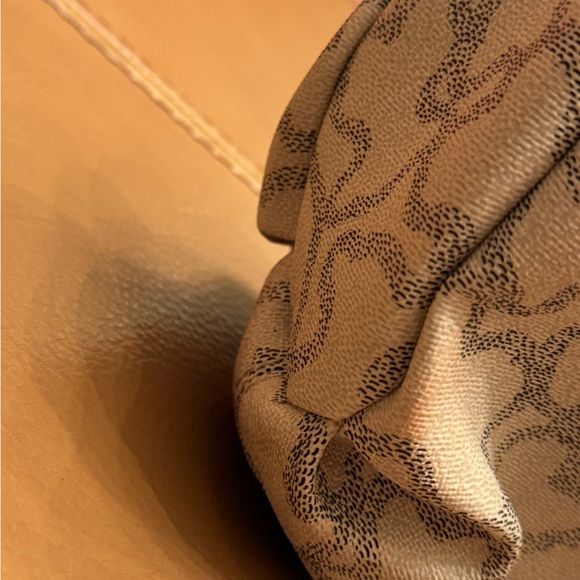 Stylish & Practical TOUS canvas handbag with signature Bear pattern in beige/tan - Picture 6 of 13